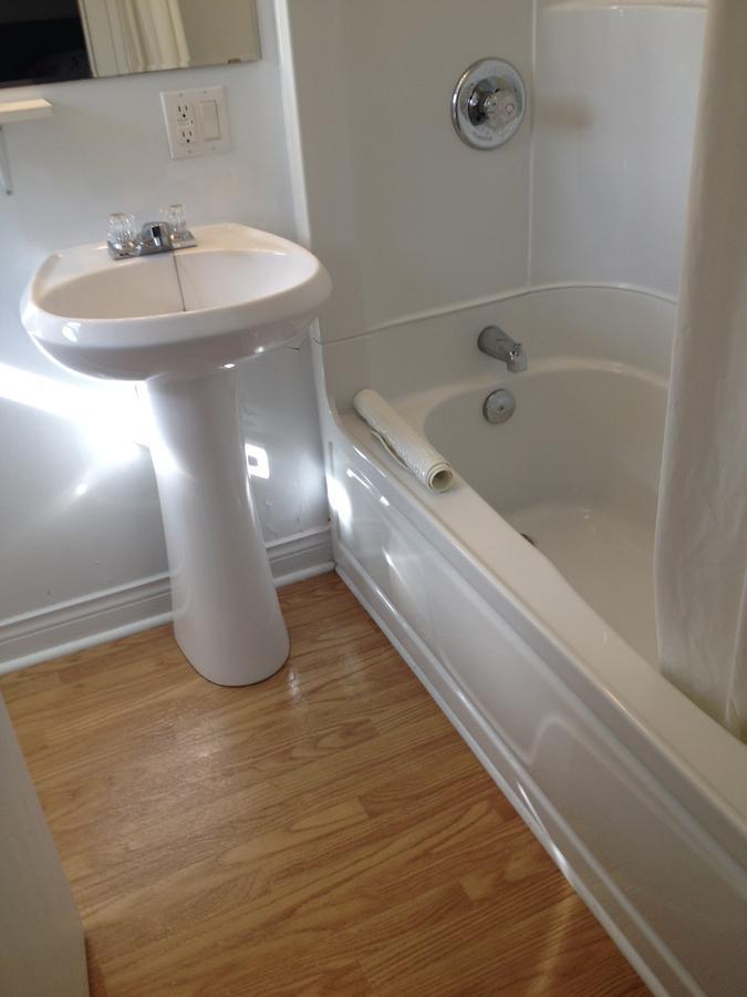 Webbers Lake Charlotte Motel Queen And Double Bed Экстерьер фото
