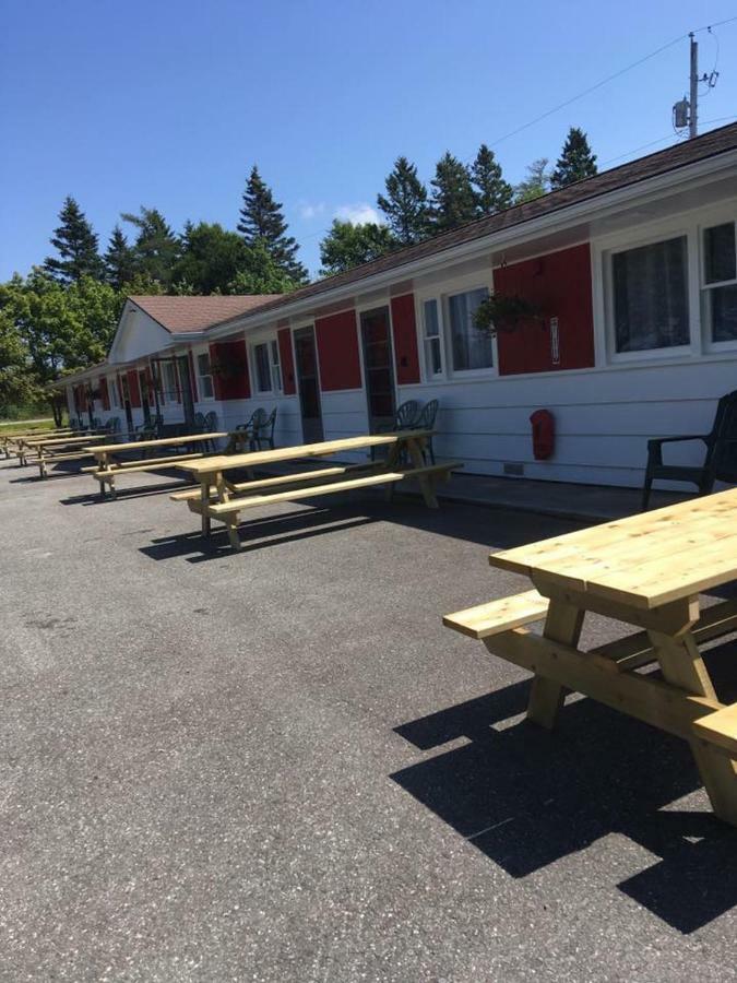 Webbers Lake Charlotte Motel Queen And Double Bed Экстерьер фото