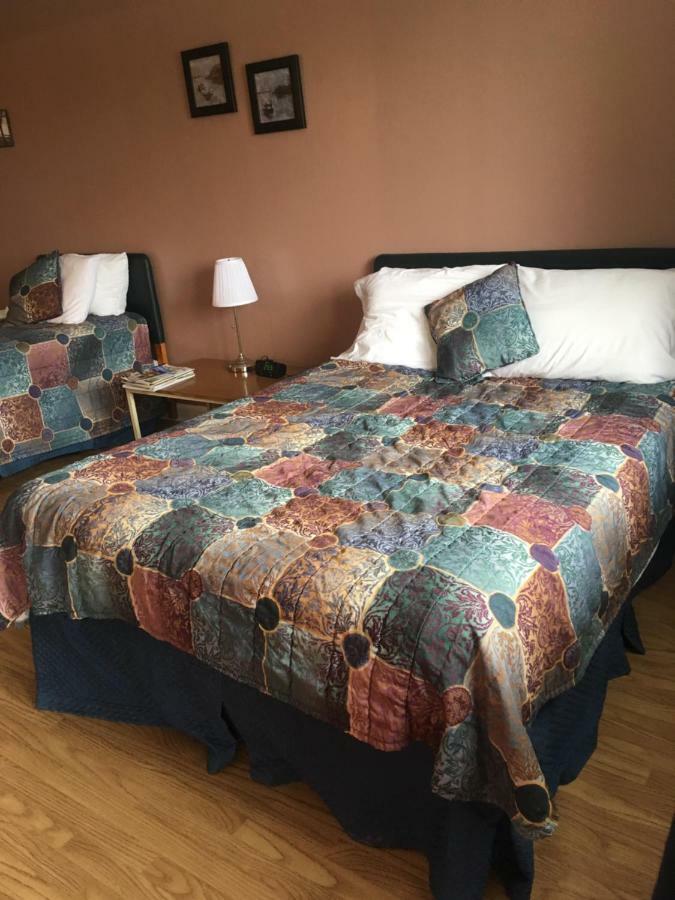 Webbers Lake Charlotte Motel Queen And Double Bed Экстерьер фото
